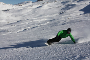 off piste snowboarden in Flaine